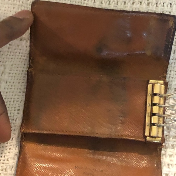 LOUIS VUITTON M69517 Monogram Multicle 4 Key Case 4 Rows Vintage Gold - Picture 3 of 6